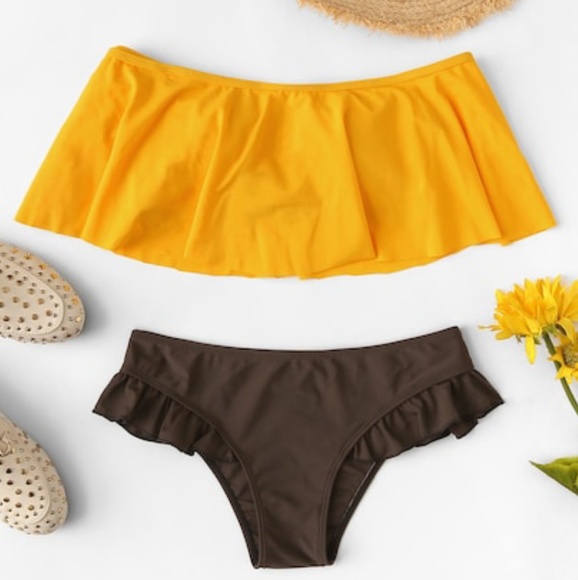 Off Shoulder Ruffle bikini - Picture 1 of 6